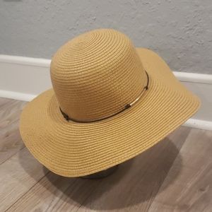 Natural color beach hat